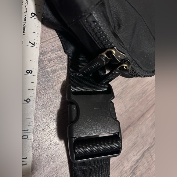 Lululemon | Solid Black Everywhere Belt Bag Large 2L Crossbody - Picture 9 of 11
